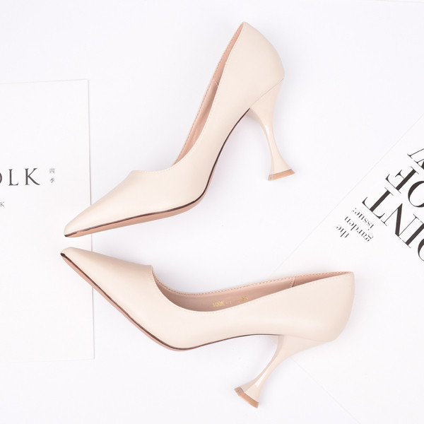 Κομψό γυναικείο παπούτσι με λεπτό τακούνι