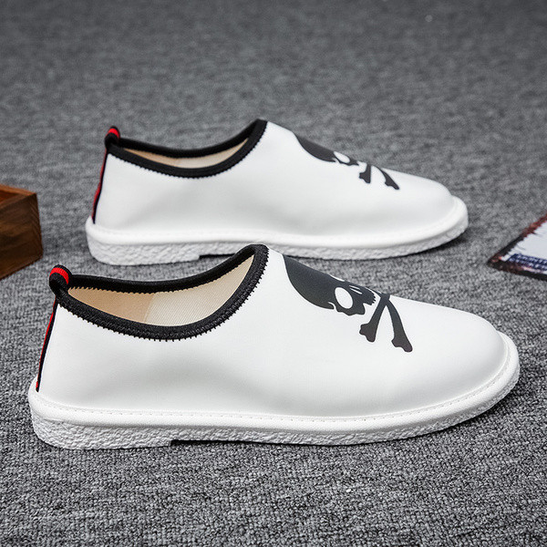 Légáteresztő férfi mokaszin rátéttel