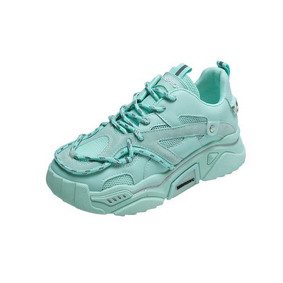 Σύγχρονα γυναικεία αθλητικά παπούτσια με υψηλή τραχιά σόλα