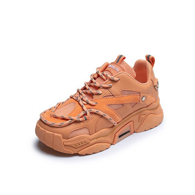 Σύγχρονα γυναικεία αθλητικά παπούτσια με υψηλή τραχιά σόλα