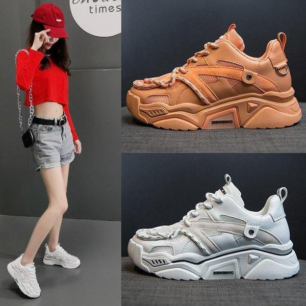 Σύγχρονα γυναικεία αθλητικά παπούτσια με υψηλή τραχιά σόλα