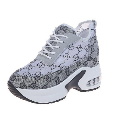 Modern női tornacipő magas talppal