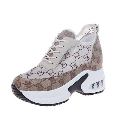 Modern női tornacipő magas talppal