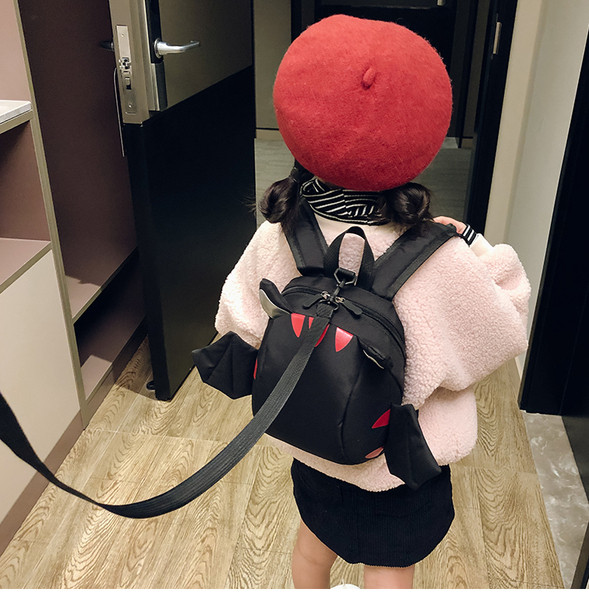 Καθημερινό σακίδιο για παιδιά με τρισδιάστατα στοιχεία