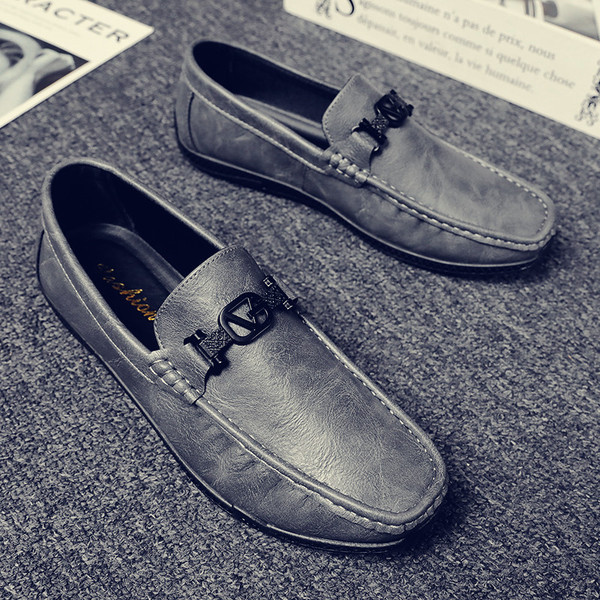 Μοντέρνα έκο δερμάτινα μοκασίνια  με μεταλλικό στοιχείο