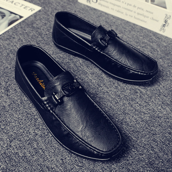 Μοντέρνα έκο δερμάτινα μοκασίνια  με μεταλλικό στοιχείο