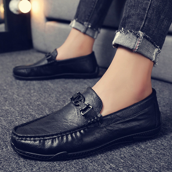 Μοντέρνα έκο δερμάτινα μοκασίνια  με μεταλλικό στοιχείο