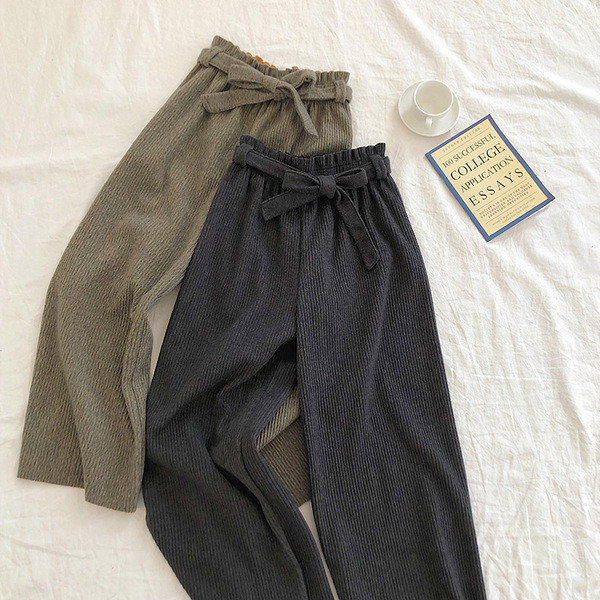 Alkalmi női hosszú nadrág magas derékkal és övvel