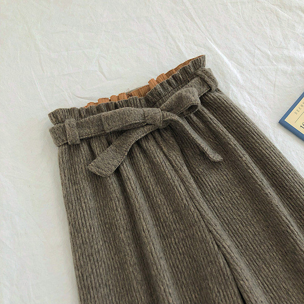 Alkalmi női hosszú nadrág magas derékkal és övvel