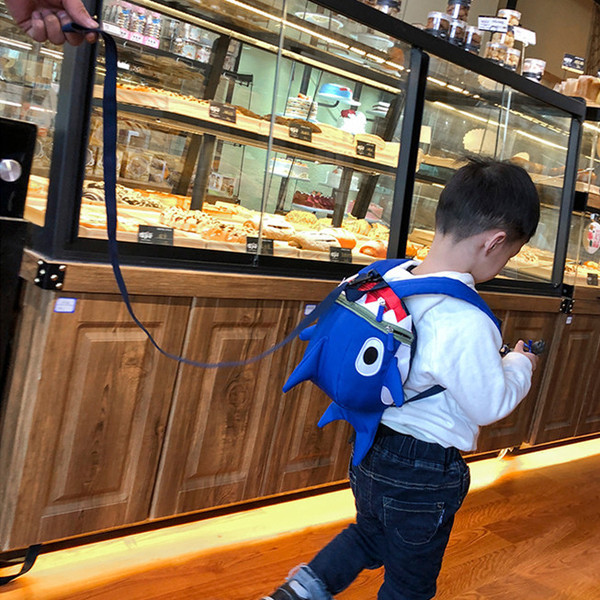 Gyermek hátizsák cápa formájú