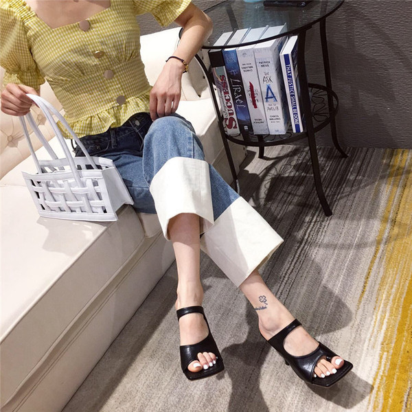 Κομψά γυναικεία παπούτσια με ψηλό τακούνι