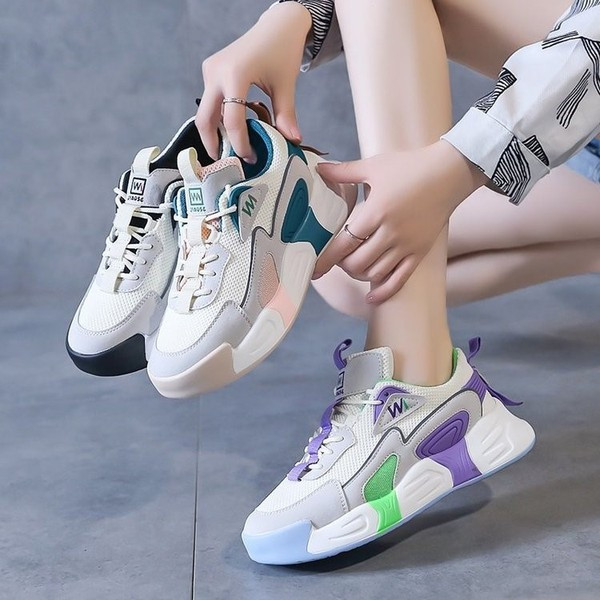 Sportlikud ja vabaaja naiste tossud värvilise tallaga