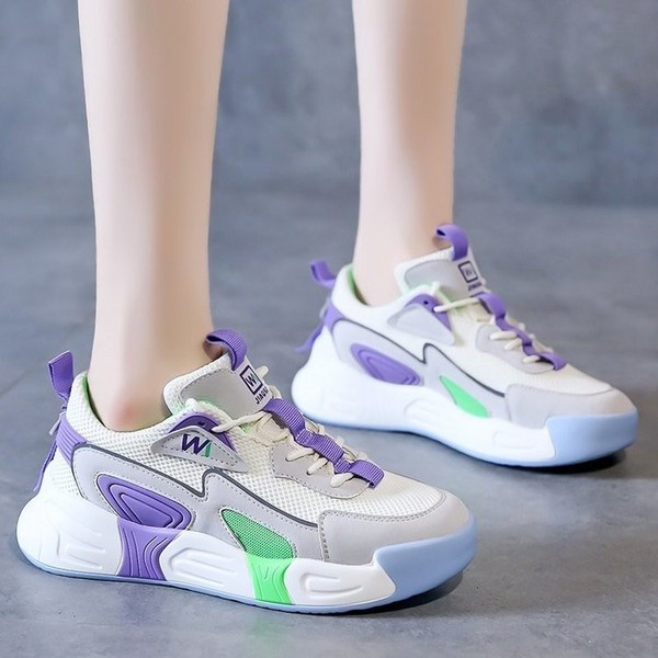 Sportlikud ja vabaaja naiste tossud värvilise tallaga