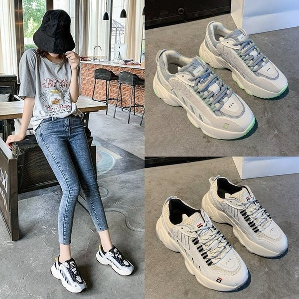 Γυναικεία αθλητικά παπούτσια με χρωματιστούς δεσμούς