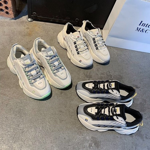 Γυναικεία αθλητικά παπούτσια με χρωματιστούς δεσμούς