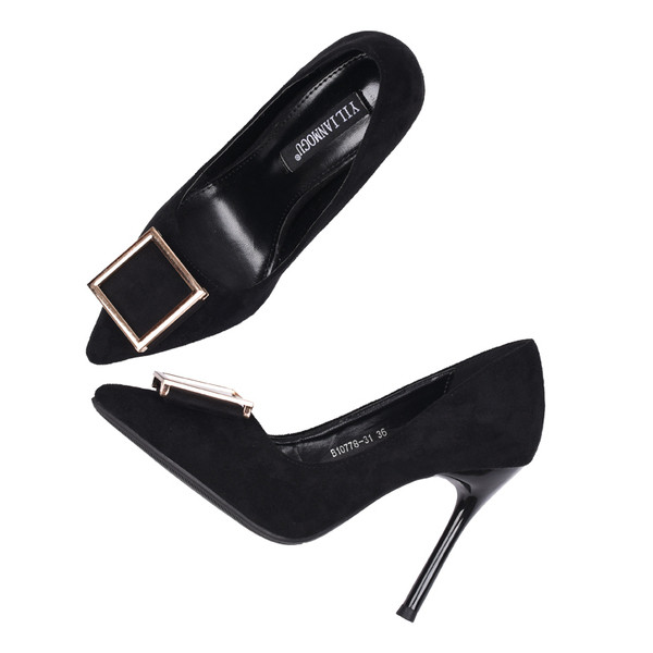 Naiste kõrge kontsaga kingad ja metallist pannal musta värvi