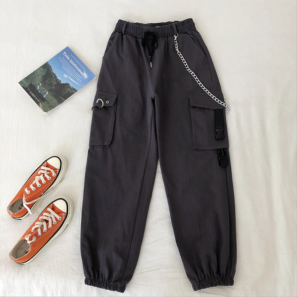 Γυναικείο casual παντελόνι με τσέπες και μεταλλική αλυσίδα