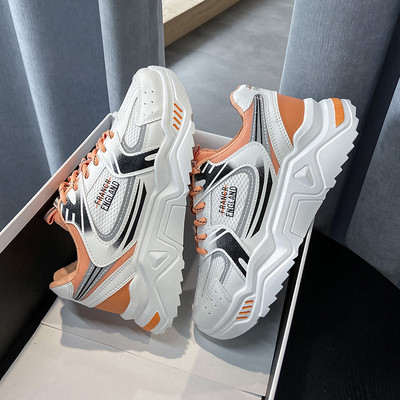 Női tornacipő - fűzővel és durva talppal