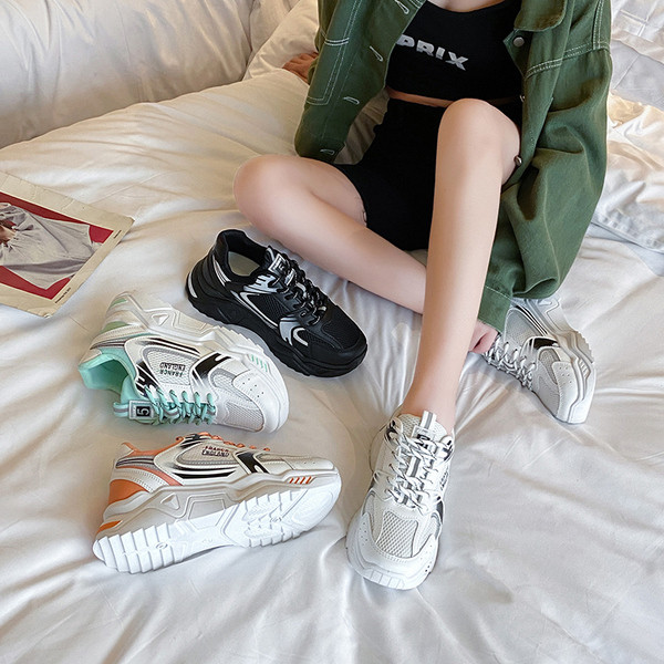 Női tornacipő - fűzővel és durva talppal