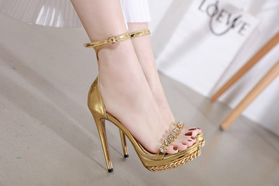 Κομψά γυναικεία ψηλοτάκουνα παπούτσια με πέτρες και αγκράφα