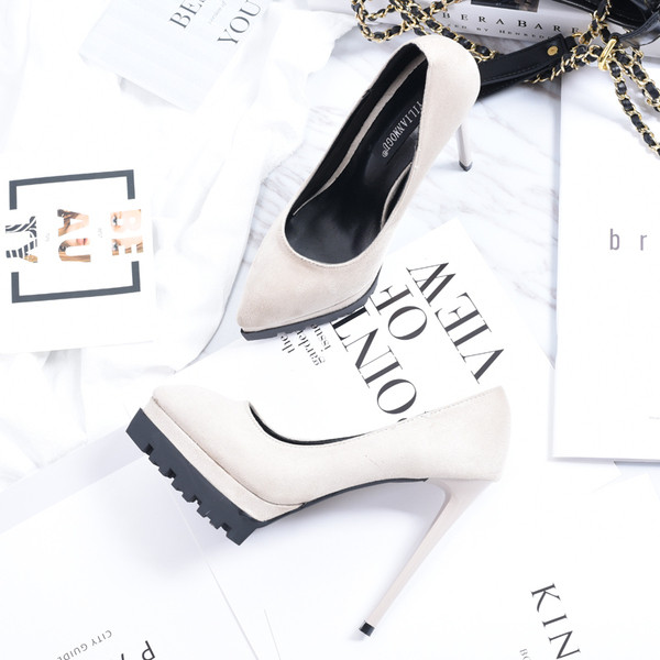 Γυναικεία casual παπούτσια από οικολογικό σουέτ με ψηλά τακούνια σε τρία χρώματα