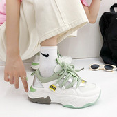 Casual γυναικεία αθλητικά παπούτσια - με κορδόνια και τραχιά σόλα