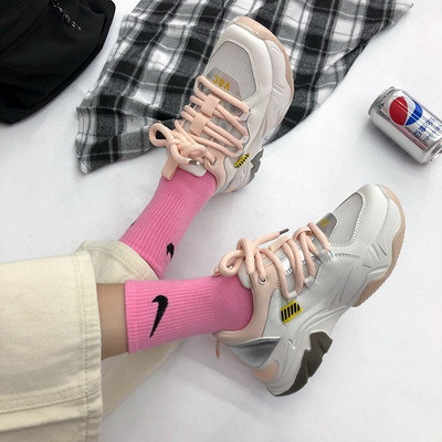 Casual γυναικεία αθλητικά παπούτσια - με κορδόνια και τραχιά σόλα