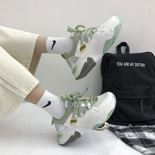 Casual γυναικεία αθλητικά παπούτσια - με κορδόνια και τραχιά σόλα