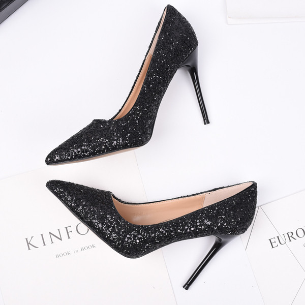 Stílusos női magas sarkú cipő fényes részecskékkel