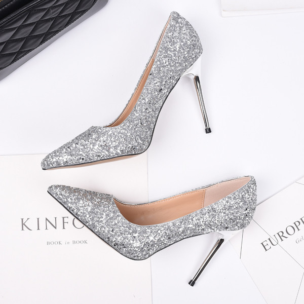 Stílusos női magas sarkú cipő fényes részecskékkel