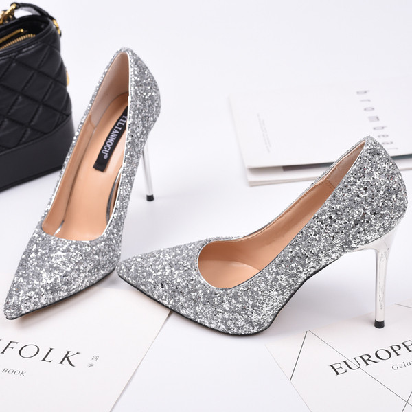 Stílusos női magas sarkú cipő fényes részecskékkel