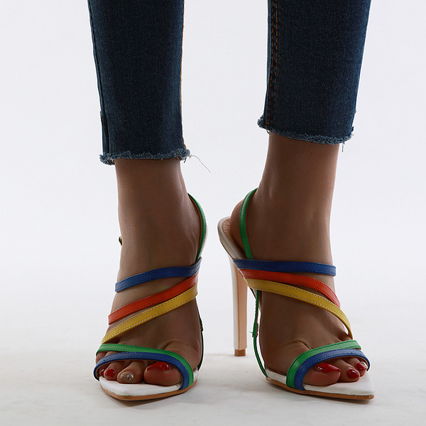 Κομψά γυναικεία ψηλοτάκουνα παπούτσια με αγκράφα