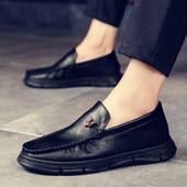 Meeste nahast mokassiinid metallelemendiga