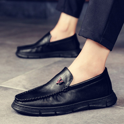 Meeste nahast mokassiinid metallelemendiga