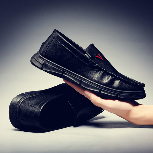 Meeste nahast mokassiinid metallelemendiga