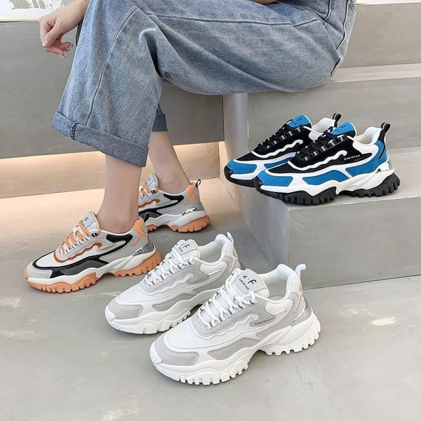 Γυναικεία αθλητικά παπούτσια με τραχιά σόλα με στοιχείο eco suede