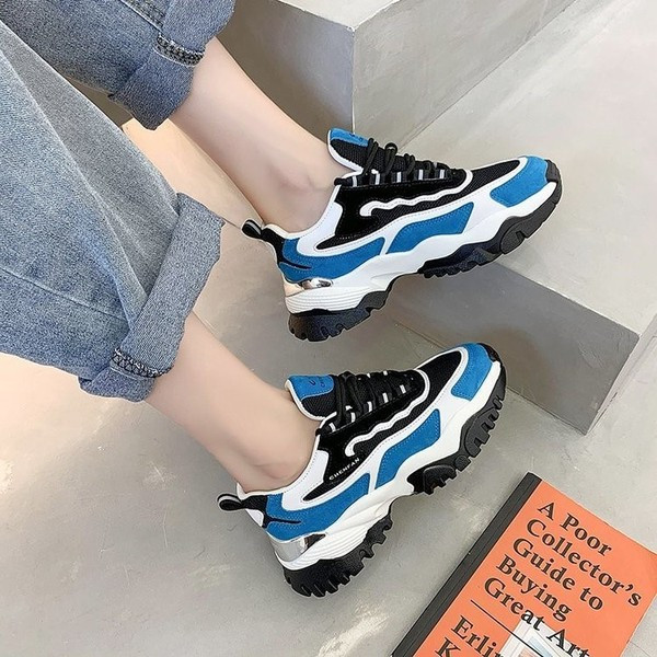 Γυναικεία αθλητικά παπούτσια με τραχιά σόλα με στοιχείο eco suede