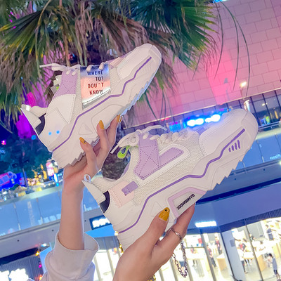 Casual γυναικεία αθλητικά παπούτσια - με κορδόνια και τραχιά σόλα