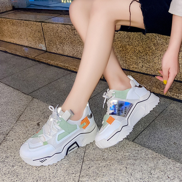 Casual γυναικεία αθλητικά παπούτσια - με κορδόνια και τραχιά σόλα