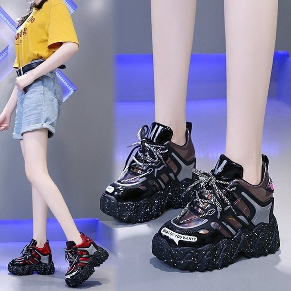 Γυναικεία μοντέρνα αθλητικά παπούτσια με ψηλή σόλα και πλέγμα