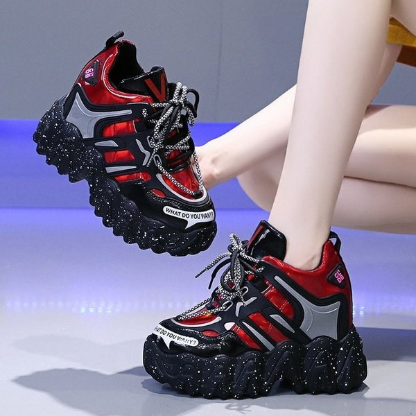 Γυναικεία μοντέρνα αθλητικά παπούτσια με ψηλή σόλα και πλέγμα