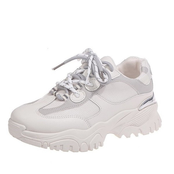 Γυναικεία  αθλητικά  παπούτσια με τραχιά σόλα