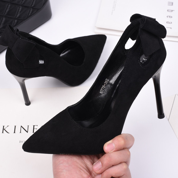 Γυναικεία παπούτσια με κορδέλα και ψηλό τακούνι σε μαύρο χρώμα