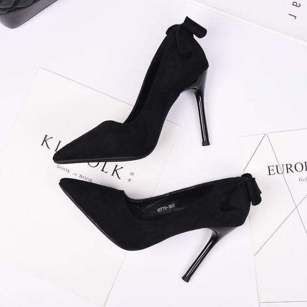 Γυναικεία παπούτσια με κορδέλα και ψηλό τακούνι σε μαύρο χρώμα