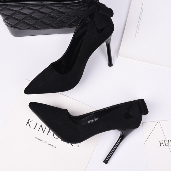 Γυναικεία παπούτσια με κορδέλα και ψηλό τακούνι σε μαύρο χρώμα