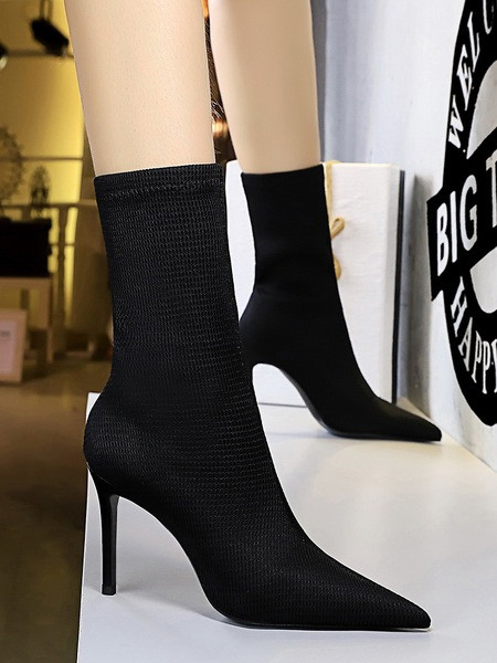 Női alkalmi csizma hegyes modell magassarkúval