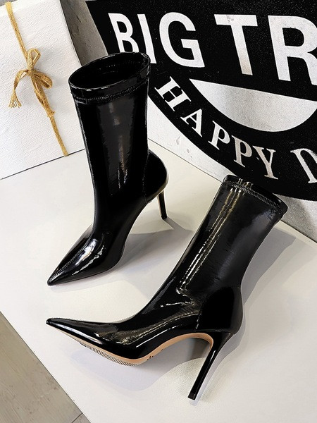 Női alkalmi csizma hegyes modell magassarkúval