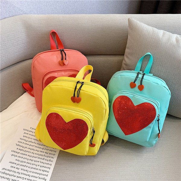 Laste seljakott südamega