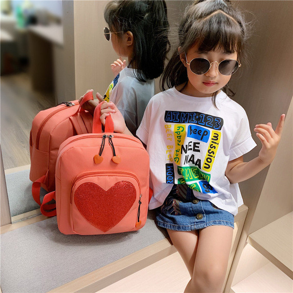 Laste seljakott südamega