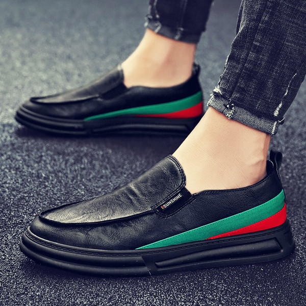 Μοντέρνα ανδρικά μοκασίνια  κατασκευασμένες από οικολογικό δέρμα με επίπεδη σόλα